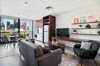 Modern 2B2B Apt near Crown with Parking and City Views - B&B Melbourne