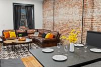 Unique Black Home in the Heart of Shelby Park - B&B Louisville