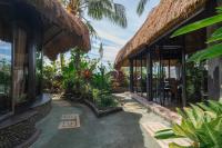 Authentic beachfront Villa Owl - B&B Krambitan