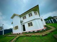 Serene 3BR Retreat with Lush private Garden, mini gym and spa access - B&B Abeokuta