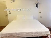 Deluxe Double Room with Side Sea View