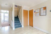 Tiger House Stevenage 5 Bed 4 Bath Group Bookings - B&B Stevenage