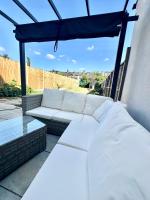 Luxury House in Ilford 21 minute Train journey from Central London - B&B Ilford