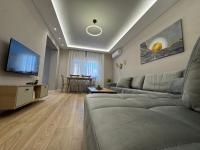 Stylish Renovated Flat with 2 Balconies & Great Natural Light - B&B Tirana
