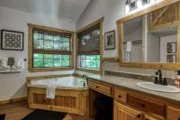 Stunning and Relaxing Getaway at a Fantastic Location, Hot Tub, Games - Chambres d'hôtes Gatlinburg