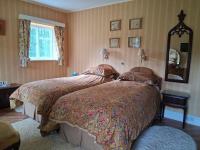 Tweepersoonskamer met 2 Aparte Bedden en Badkamer