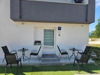 ENA 1 & 2 -BIG FREE PRIVAT parking - boats vans combi truck etc -cca 2000m2 - Bed and Breakfast Karlovac