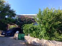 House with a garden 50m from the sea - B&B Pag