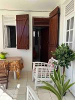Appartement F2 ROSALINDA - Bed and Breakfast Les Abymes