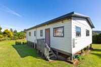 Warm Cosy holiday home right in town - B&B