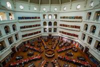Stunning Views - Spacious Melbourne Central Sky Escape - Free Tram - Chambres d'hôtes Melbourne