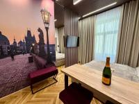 IOS Apartments - Mirror - B&B Praga