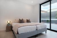 'Vinyl' 1-BR Apt in the heart of Burwood with study n free parking - Chambres d'hôtes Sydney