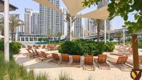 Vogue Vacation Homes, Creek Beach Rosewater Waterfront Living close to Downtown, Burj Khalifa and Dubai mall, Two Bedroom Apartment with Balcony and Vibrant Community View, Private Manmade Beach, Access to all Amenities - Chambres d'hôtes Sabkhah