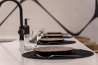 Luxury Lookout with NYC view, 2BR plus Free Parking, Sleeps 8, 20 Percent Off - B&B East Orange