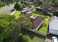 Queen Bed Shared Bath, 5BR Home In Beenleigh For 2 Bedroom1 - B&B Beenleigh