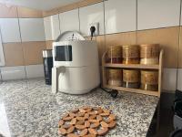 Luxueux appartement neuf,sécurisée, piscine, Wi-FI, Pool et parking - B&B