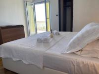 Appartamento con 2 Camere da Letto e Vista Mare