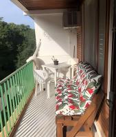 Espaçoso Flat com Varanda no Cavalinho Branco - B&B