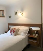 Espaçoso Flat com Varanda no Cavalinho Branco - Bed and Breakfast Águas de Lindóia