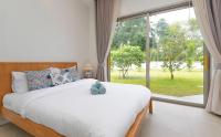 Minimal Luxury Villa HUGE Garden - 10 min to Nimman and Old City - Chambres d'hôtes Chiang Mai