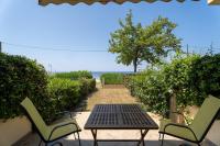 Blue Pearl-Beachfront Maisonette - B&B Níkiti