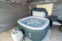 Open Mind Property - Hot Tub, 7 Beds & Free Parking - Bed and Breakfast Portsmouth