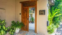 Ahimsa Moon Villa Seminyak - B&B