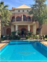 Charming Luxury Villa - Pool & Hot Tub - B&B Marrakech