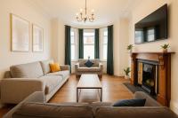 Large CityCentre Townhouse & Hot Tub, Pool Table and Offroad Parking - B&B Cardiff