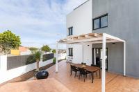 Villa de 4 dormitorios, moderna y nueva, con aire acondicionado, cerca del mar y playa - Casa Maravilla - B&B Los Silos
