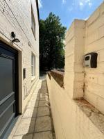Modern 2-Bed High Wycombe Apartment - Near Train and Town - Parking Available - B&B High Wycombe