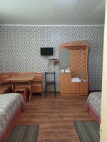 Tweepersoonskamer met 2 Aparte Bedden en Douche