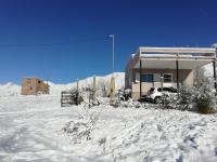 Cabaña moderna con desayuno y blanco en Valle del Sol Potrerillos - B&B Potrerillos