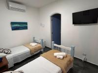 Tweepersoonskamer met 2 Aparte Bedden en Eigen Badkamer