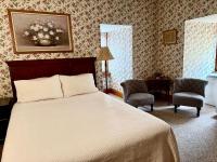 Habitación con cama grande