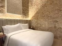 Superior One Bedroom Apartment with Interior View