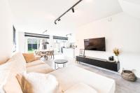 Luxe Villa near Antwerp - 10 min from Tomorrowland - B&B Aartselaar