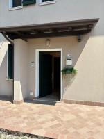 Padenghe Olive House - Ground-Floor Lake View Amid Olives - B&B Padenghe sul Garda