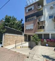 Lina's Cozy Apartment- Free Parking & Near City Center - Chambres d'hôtes Skopje