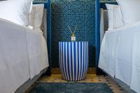 Tweepersoonskamer met 2 Aparte Bedden en Douche