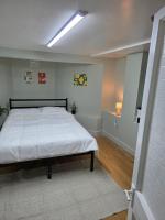 Private Basement Flat - Ferienwohnung London