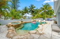 Poolside Paradise Fire Pit, Dock,8 Min To Ocean - Bed and Breakfast Pompano Beach