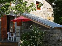 Maison en Granit rénovée avec terrain et terrasse, proche Tence, idéale pour famille et activités outdoors - FR-1-582-134 - B&B Tence