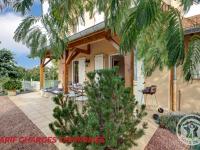 Gîte cosy avec poêle, terrasse et jardin privé à Saint-Forgeux-Lespinasse - FR-1-496-37 - B&B