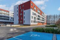 Modern Apartment with Balcony in a Quiet Area by Noclegi Renters - Chambres d'hôtes Kołobrzeg