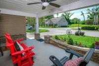 Sweet Pea Cottage - Arcade Games, Community Pool & Easy Parkway Access - B&B Pigeon Forge