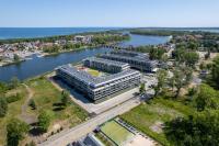 Bright Apartment Dziwnów with Parking, Air Conditioning & SPA by Noclegi Renters - B&B Dziwnów