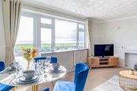 Trendy Sea View 2 bedroom Sleeps 6 - Free Parking - Chambres d’hôtes Bournemouth