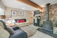 Indoor Pool Access: Cabin in Lakes of the North! - Bed and Breakfast Elmira